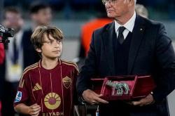 B体育网页版入口-球队老将突破纪录，赢得球迷掌声