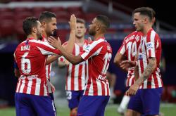 波兰明星球员闪耀赛场，带领球队晋级