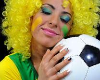 B体育app-足球比赛强强对决，赛场紧张刺激