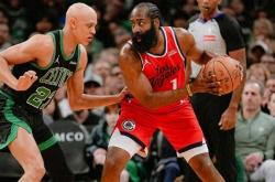 B体育登录-老鹰被逆转，篮板控制力成败关键的简单介绍