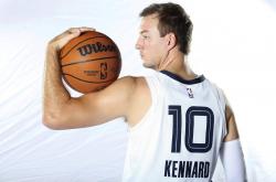 B体育网页版入口-灰熊队力克爵士，客场球员表现亮眼