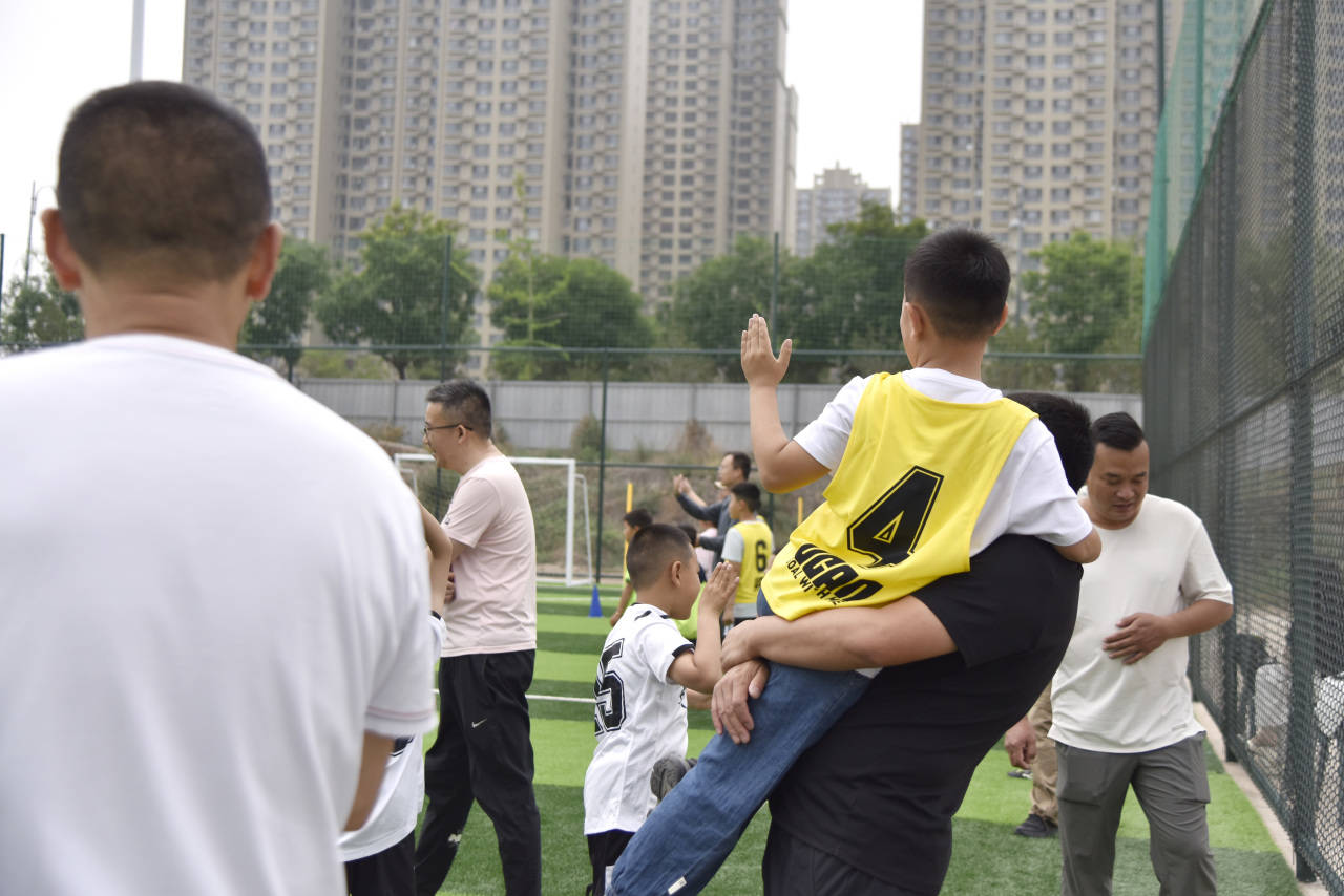 比赛中的变数不断，观众目不转睛的简单介绍