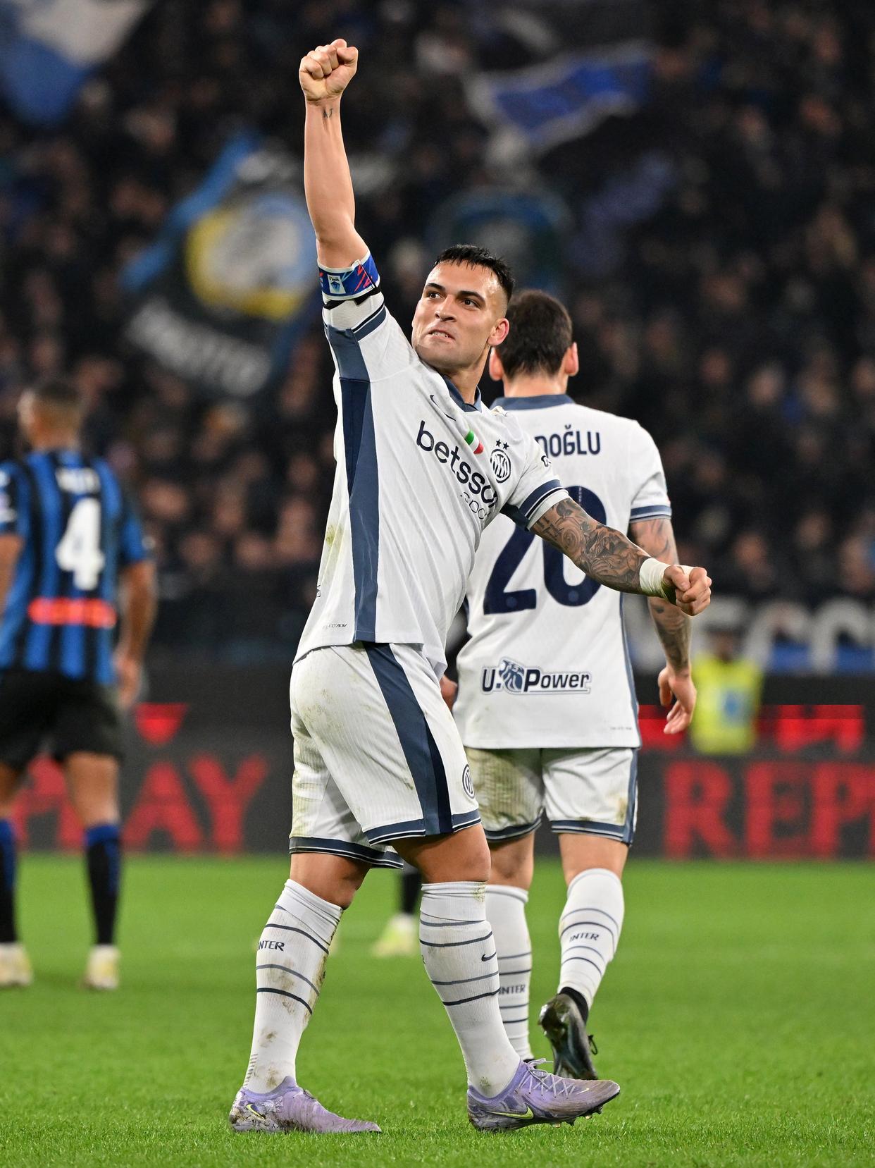 意甲球队米兰队在联赛中逆转获胜