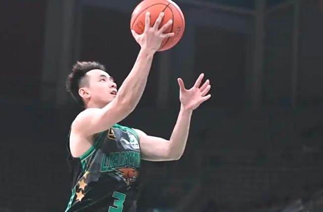 山东男篮全队发威，豪取七连胜