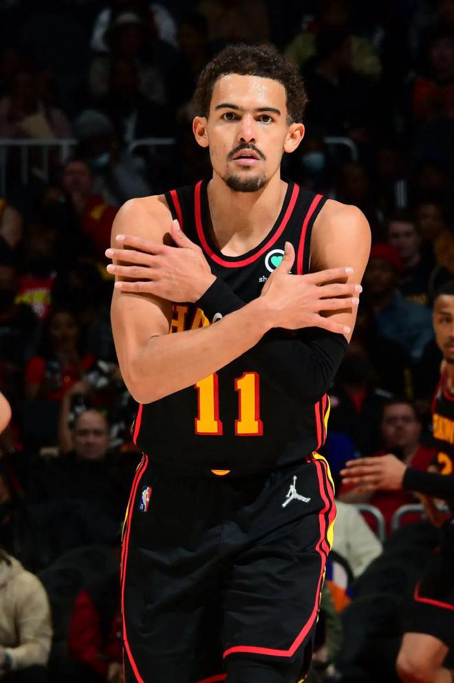 老鹰队球星特雷-杨助攻创新高，被誉为本赛季最佳控球后卫的简单介绍