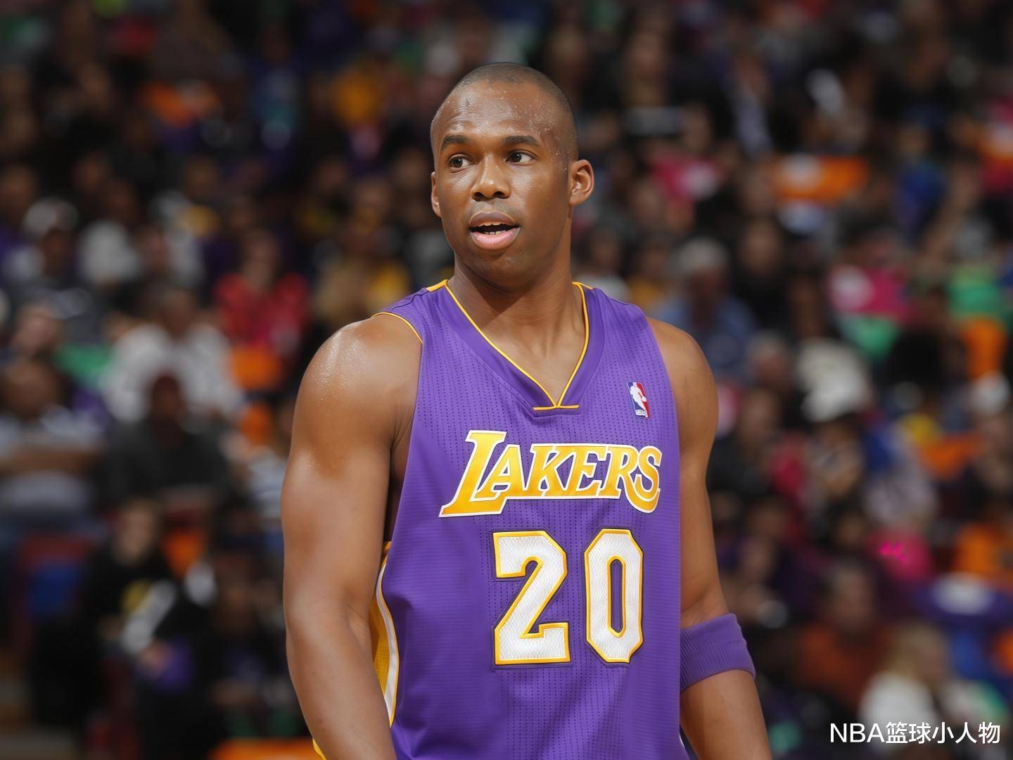 关于球员精准投篮技惊四座备受赞誉的信息