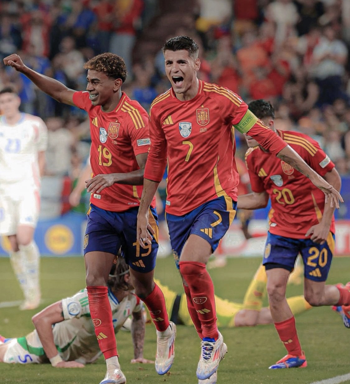 欧洲足球盛宴，顶级球队对决激情四射