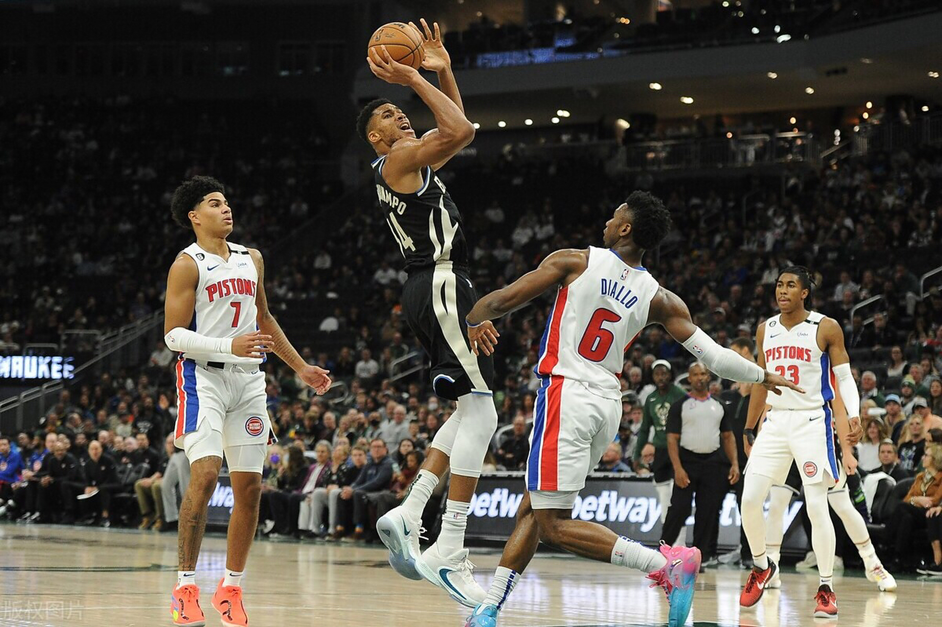 骑士大胜活塞，洛佩斯独揽21分的简单介绍